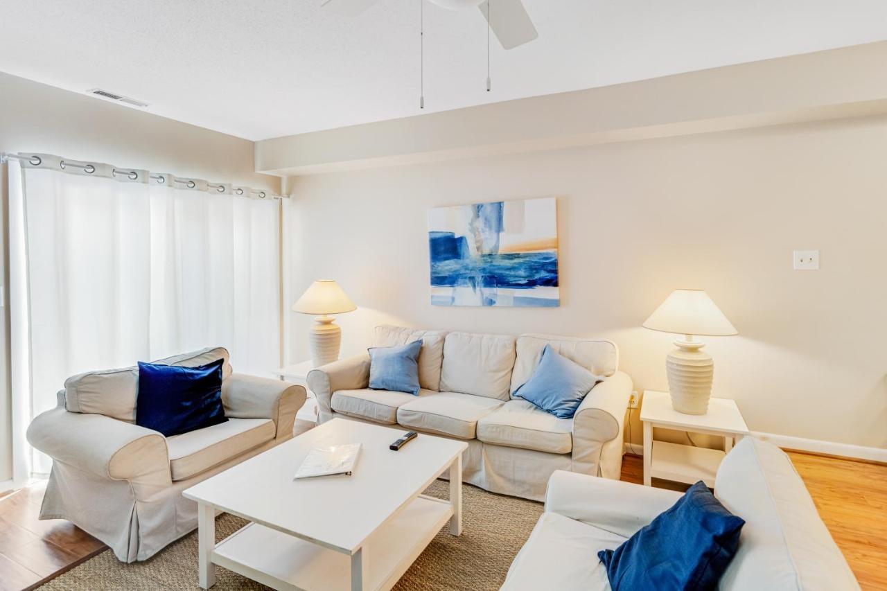 Scarborough Village - 245 Country Club Dr, Unit #608 里霍博斯比奇 外观 照片